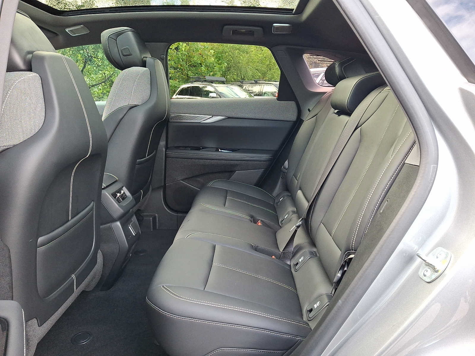 Certified 2025 Cadillac Optiq Sport 1 w/ LPO, Floor Liner Package AWD/4WD image 10