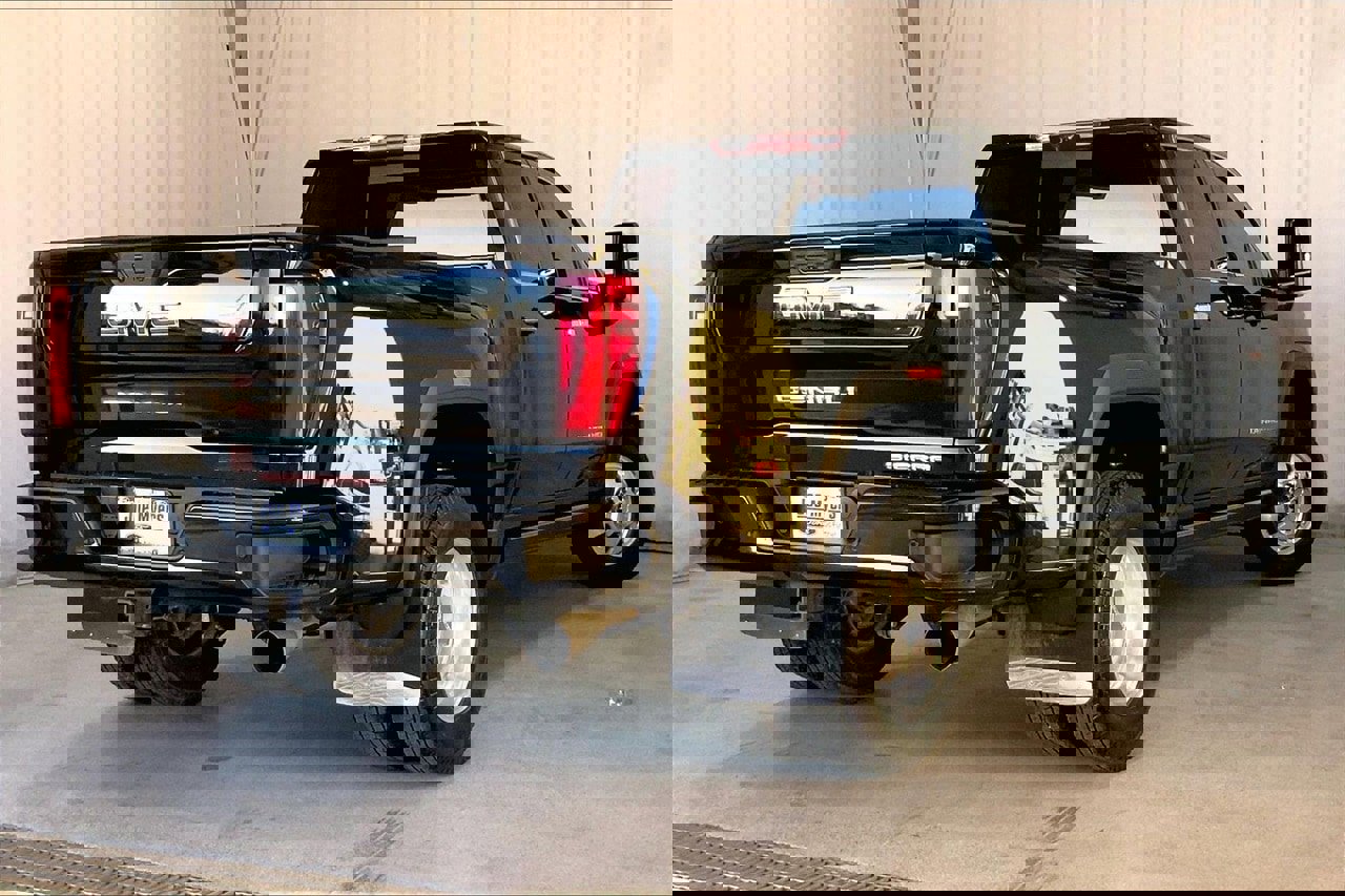 Used 2024 GMC Sierra 3500 Denali Ultimate image 13