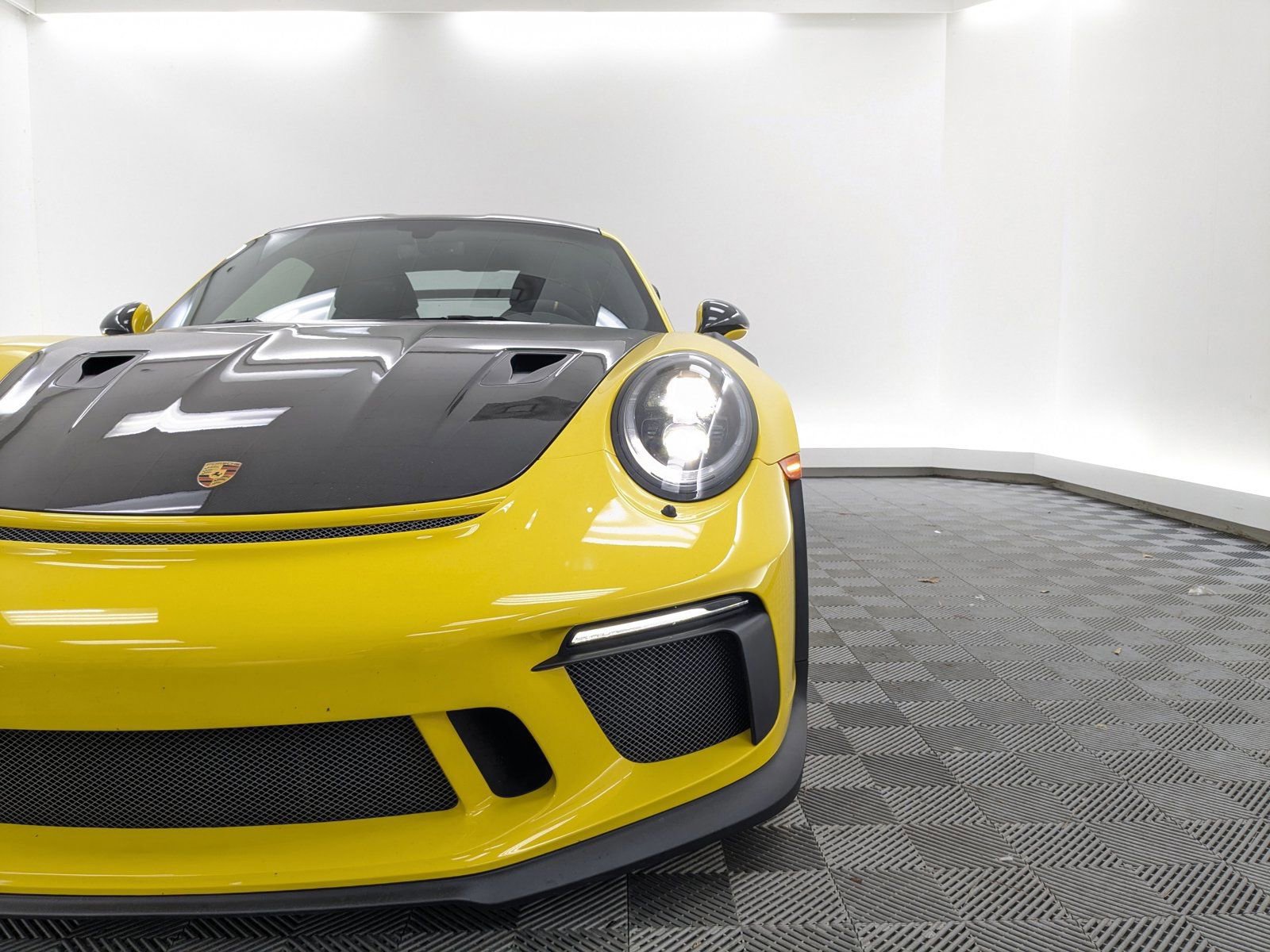 Certified 2019 Porsche 911 GT3 RS w/ Weissach Package image 11