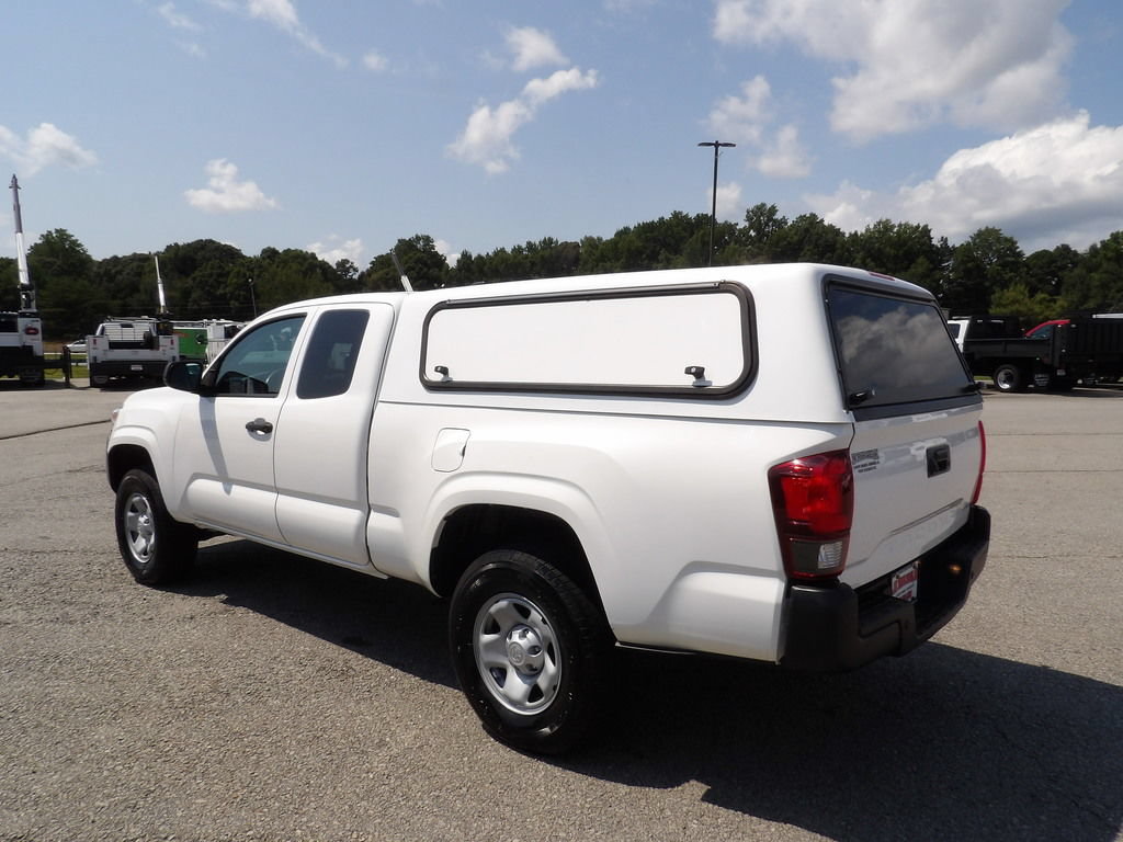 Used 2023 Toyota Tacoma SR RWD image 4
