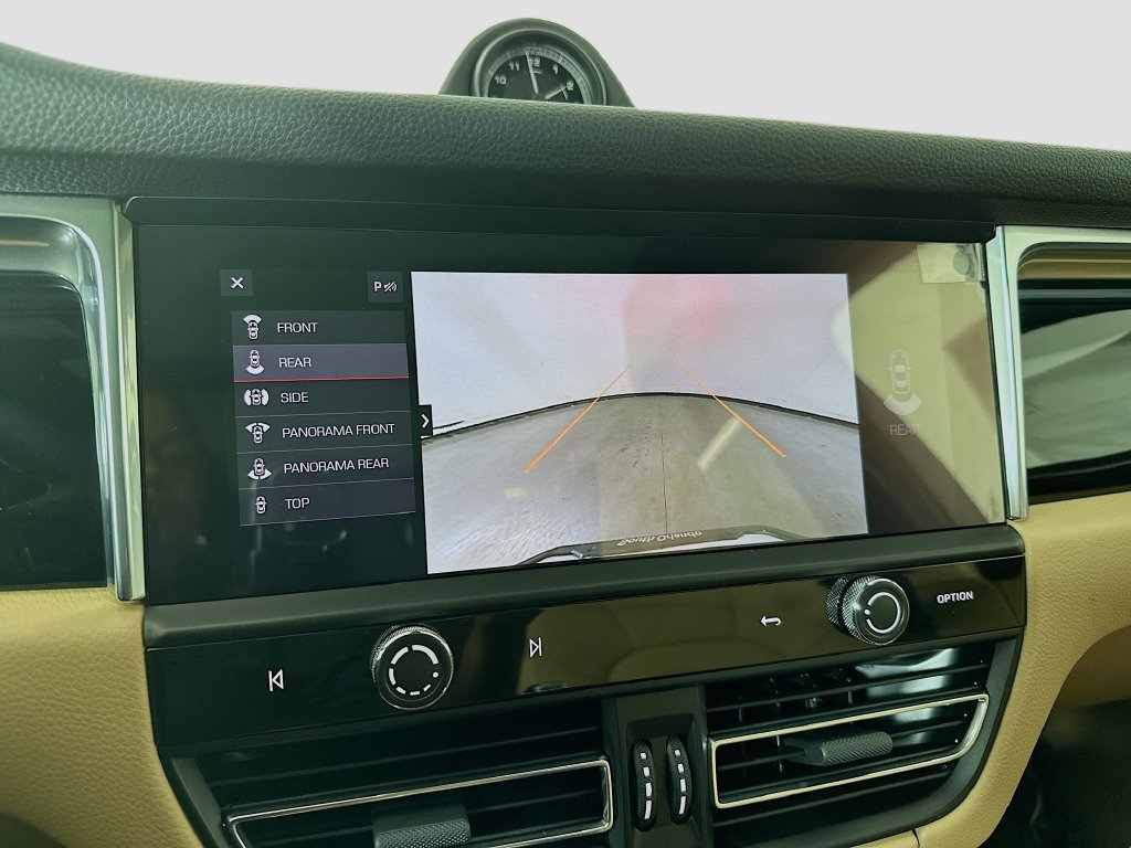Certified 2026 Porsche Macan AWD/4WD image 17