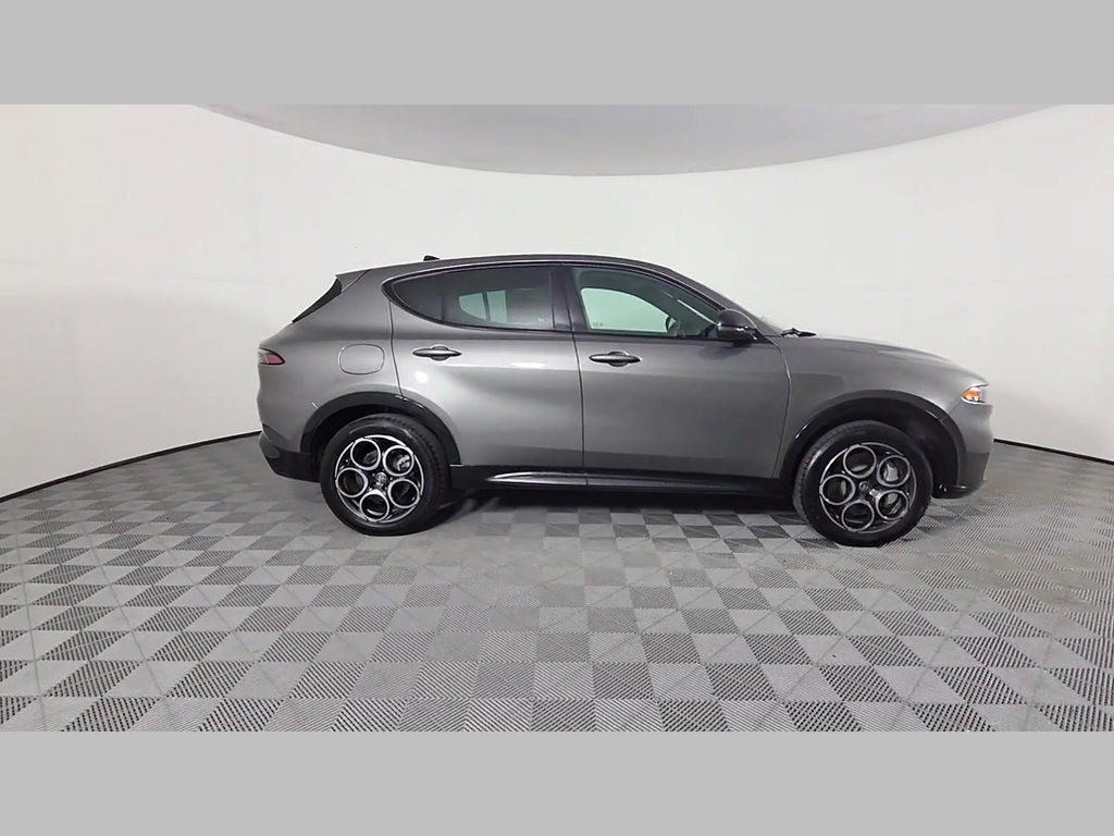 Used 2025 Alfa Romeo Tonale w/ Premium Package AWD/4WD image 36