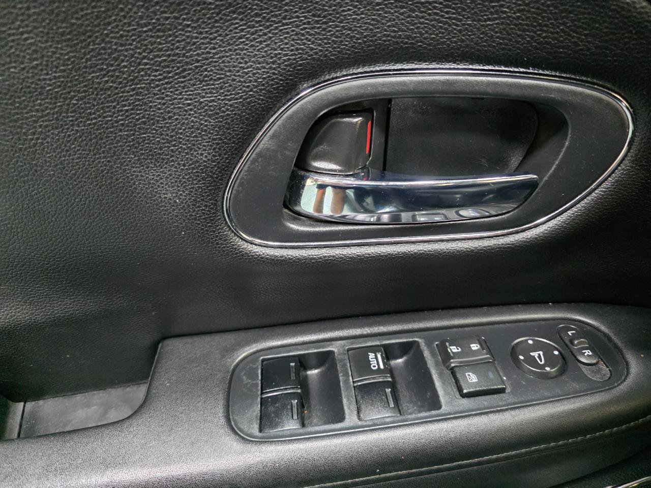 Used 2017 Honda HR-V EX-L image 18