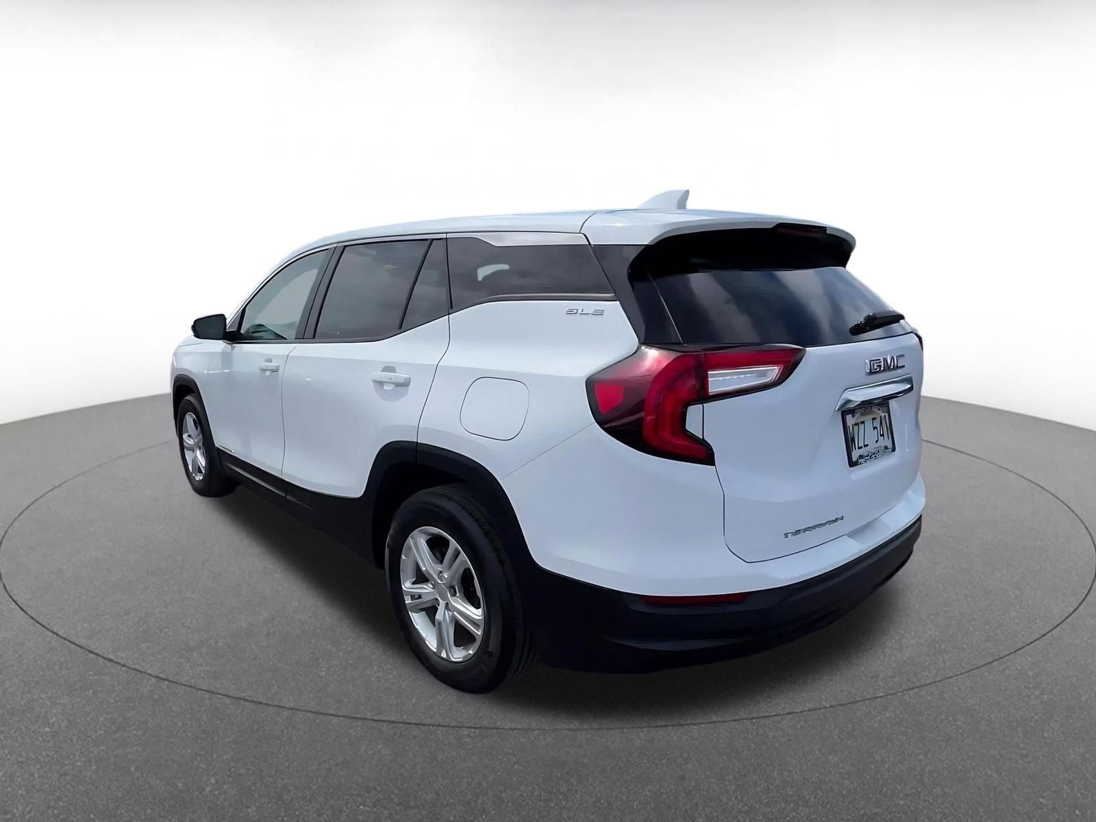 Used 2024 GMC Terrain SLE FWD image 11