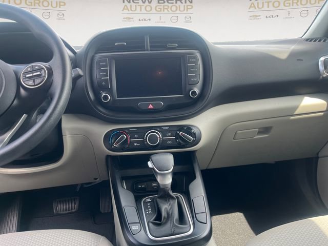 Used 2025 Kia Soul LX w/ LX Technology Package FWD image 11