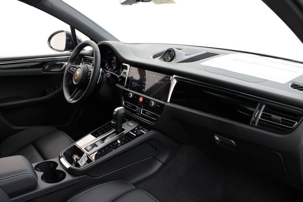 New 2026 Porsche Macan image 18
