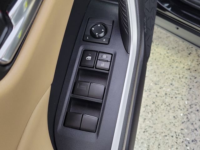 Used 2020 Toyota RAV4 XLE w/ Convenience Package FWD image 23