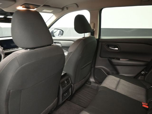 Certified 2025 Nissan Rogue SV image 2