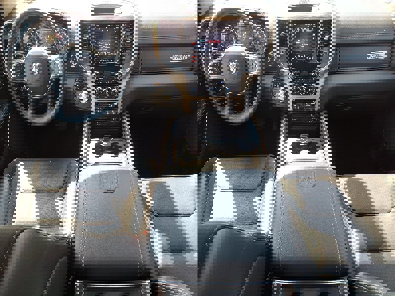 Used 2019 RAM 1500 Laramie AWD/4WD image 11