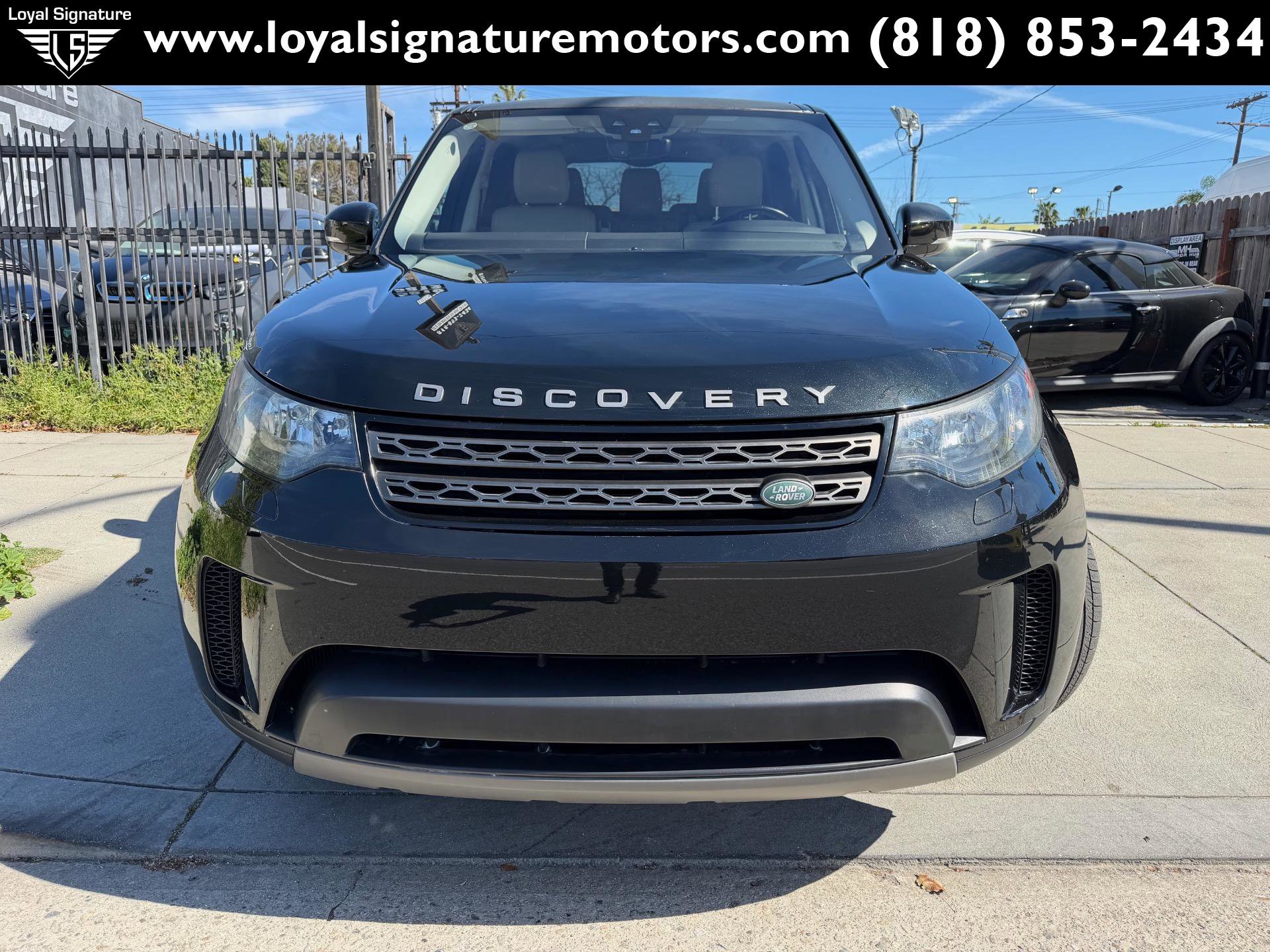 Used 2017 Land Rover Discovery SE image 2