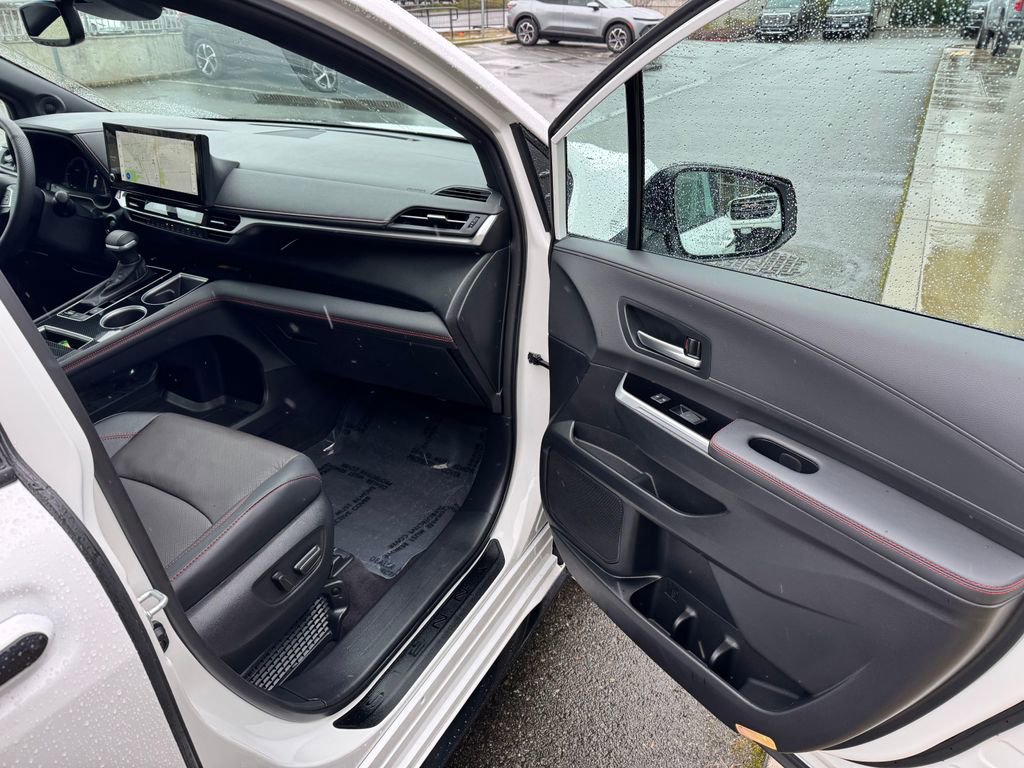 Used 2025 Toyota Sienna XSE w/ XSE Premium Package image 10