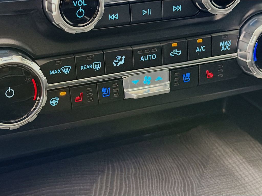 New 2025 Ford F350 Platinum w/ FX4 Off-Road Package image 23