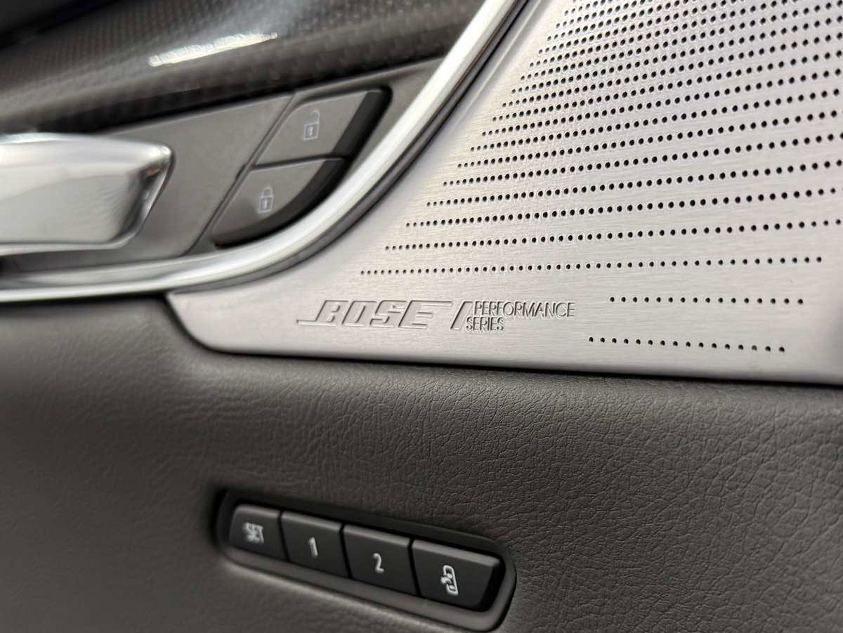 Used 2024 Cadillac XT6 Sport w/ Technology Package image 11