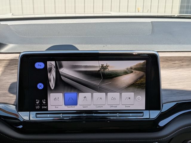 Used 2024 Volkswagen Atlas SEL AWD/4WD image 36