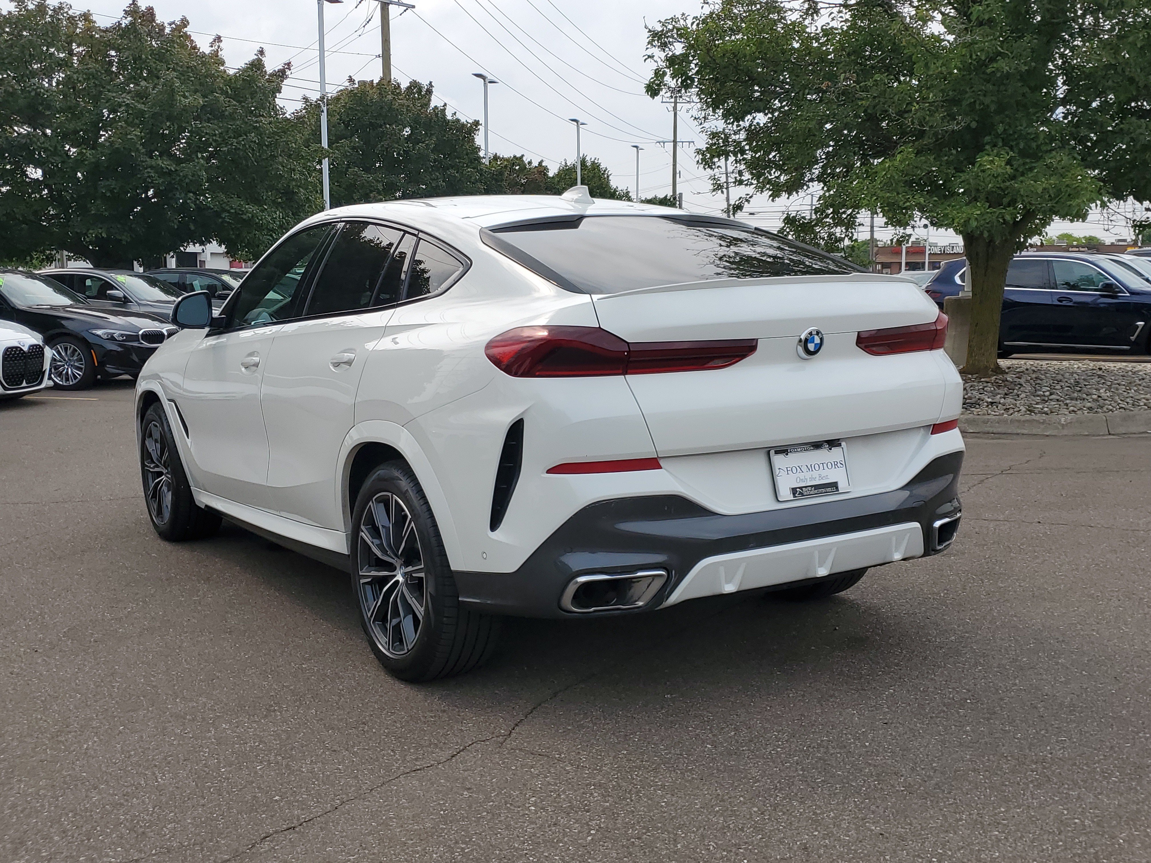 Used 2022 BMW X6 xDrive40i w/ M Sport Package AWD/4WD image 3