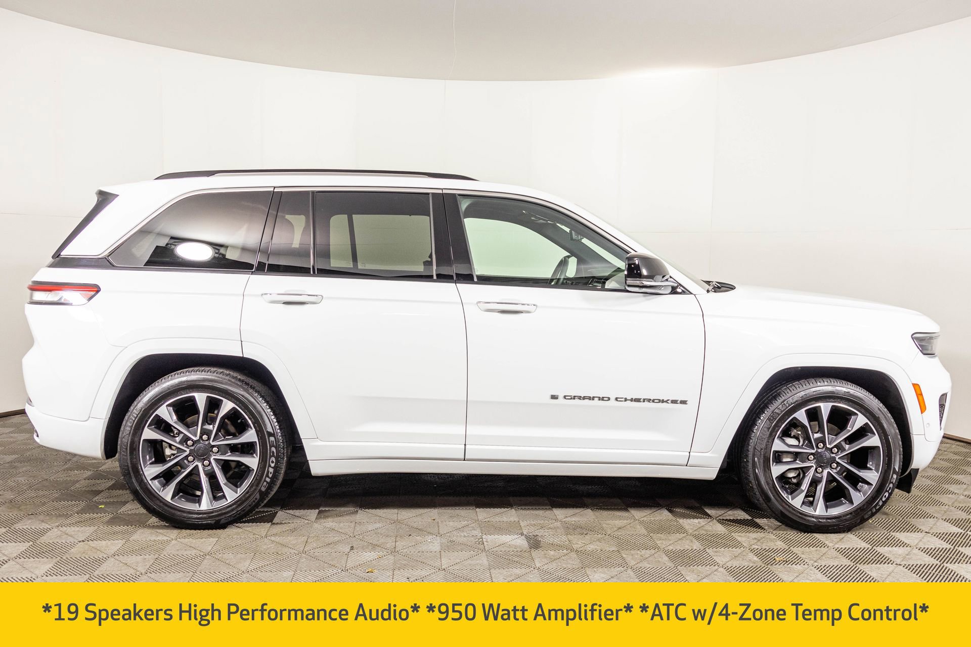 Used 2023 Jeep Grand Cherokee Overland w/ Adv Protech Group III image 16