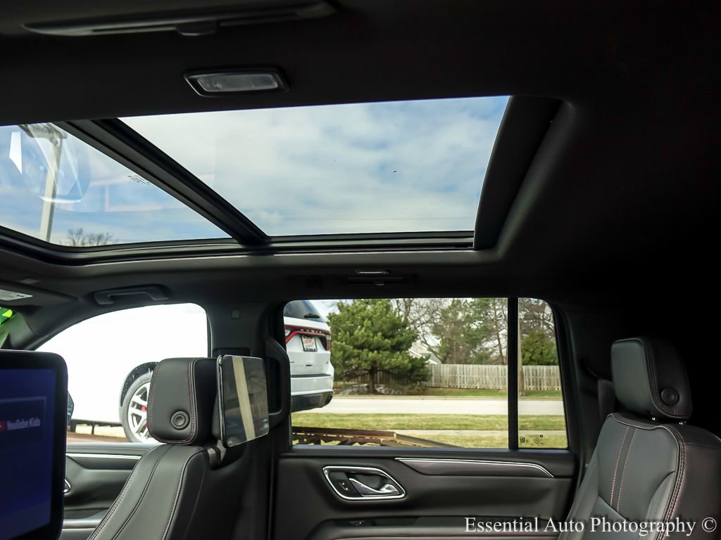 Used 2024 Chevrolet Suburban RST w/ Luxury Package image 16