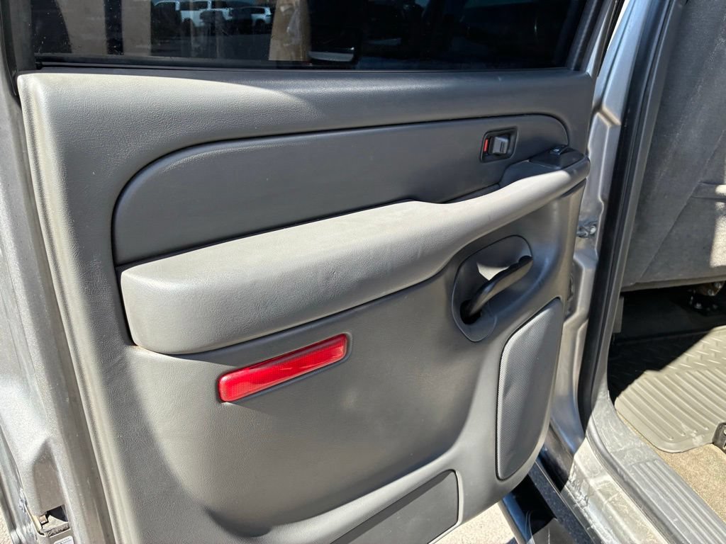 Used 2006 Chevrolet Silverado 2500 LT w/ Heavy-Duty Power Package AWD/4WD image 24