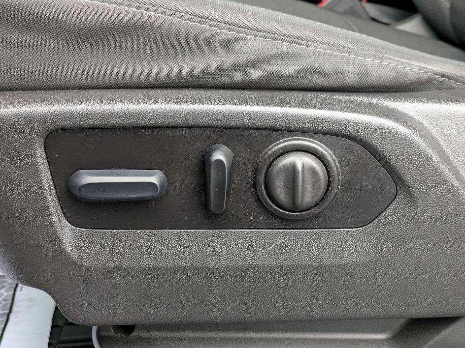 Used 2023 Chevrolet Silverado 2500 Custom w/ Custom Value Package image 16