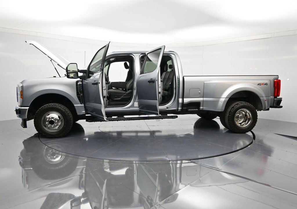 Used 2024 Ford F350 XLT image 44