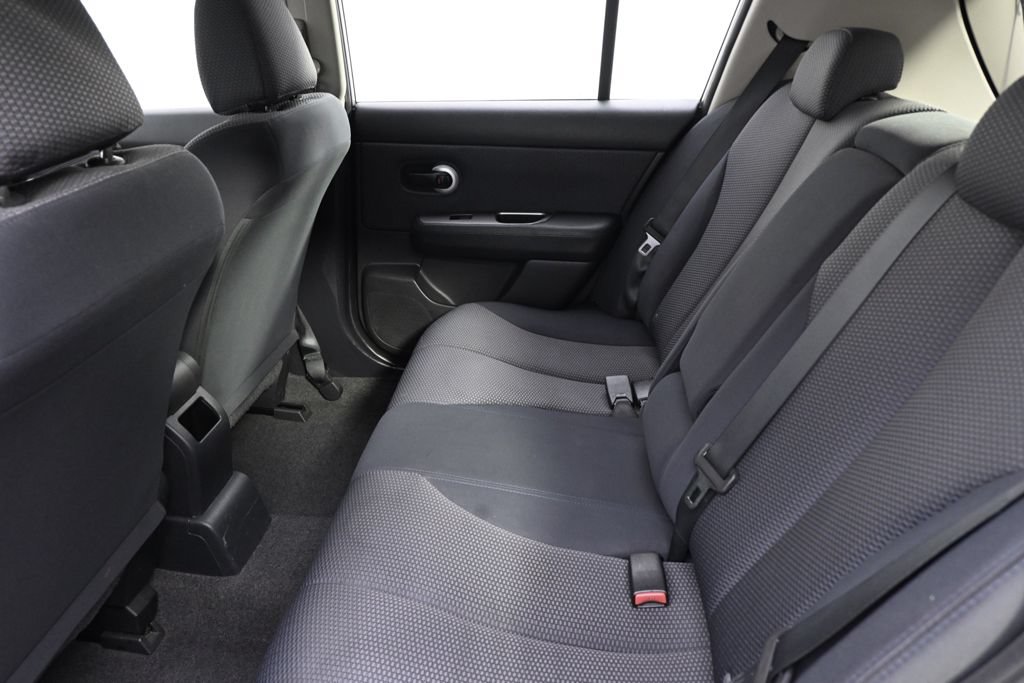 Used 2008 Nissan Versa Hatchback w/ Convenience Pkg FWD image 19