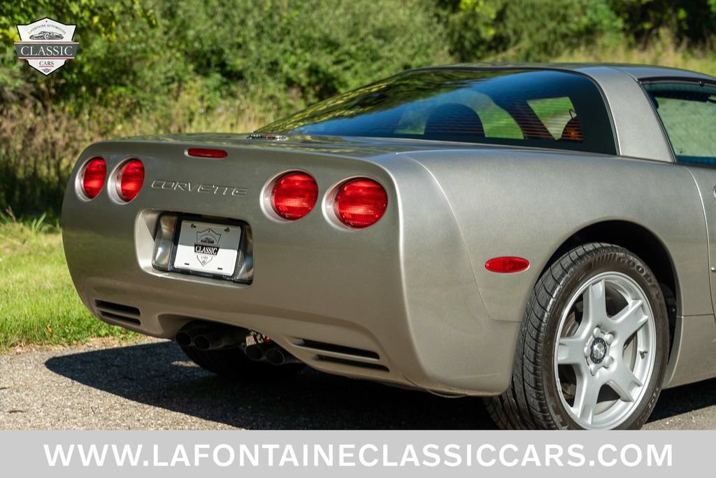 Used 1999 Chevrolet Corvette Coupe RWD image 25