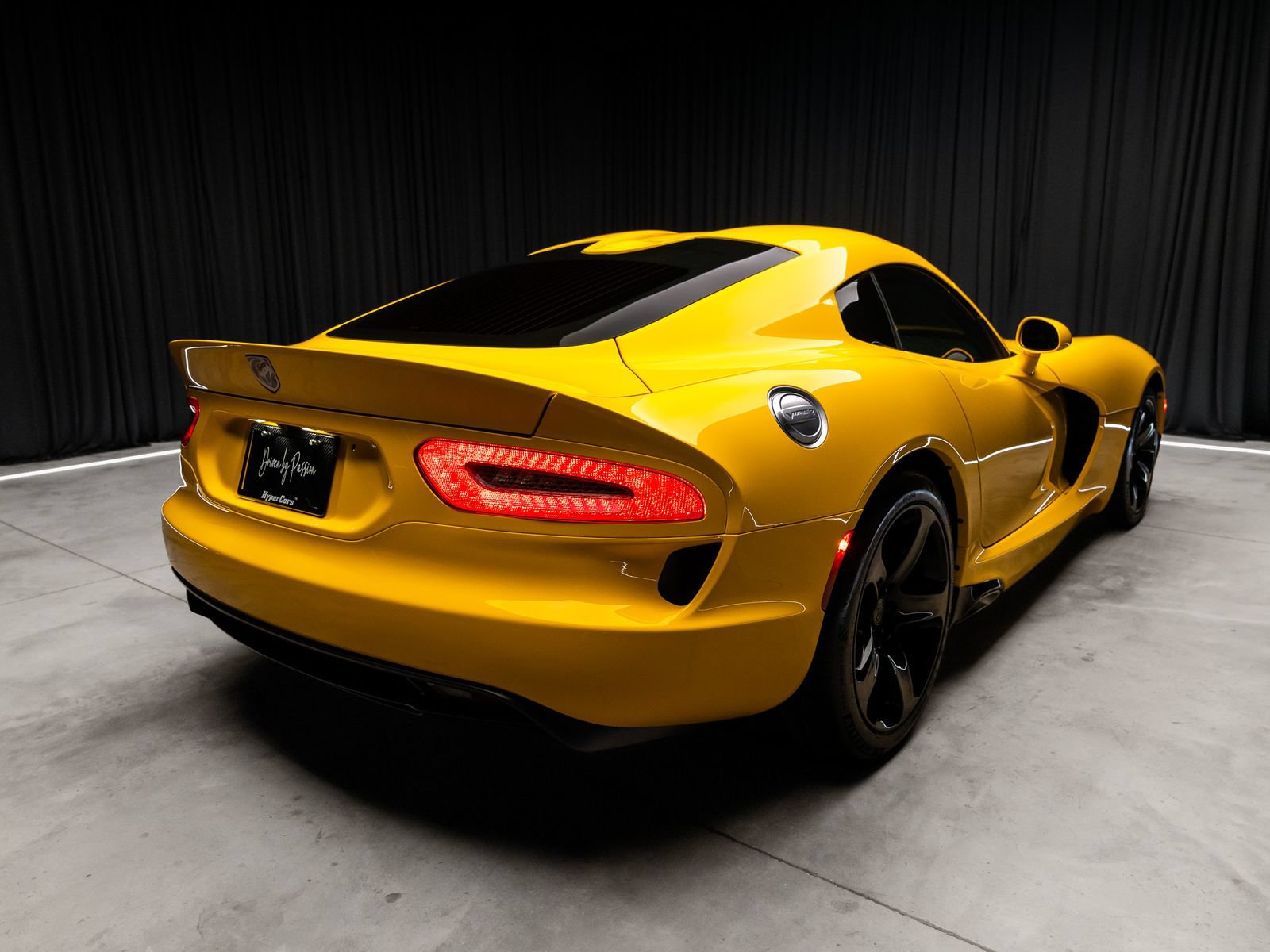 Used 2014 SRT Viper SRT-10 w/ Grand Touring Package RWD image 13