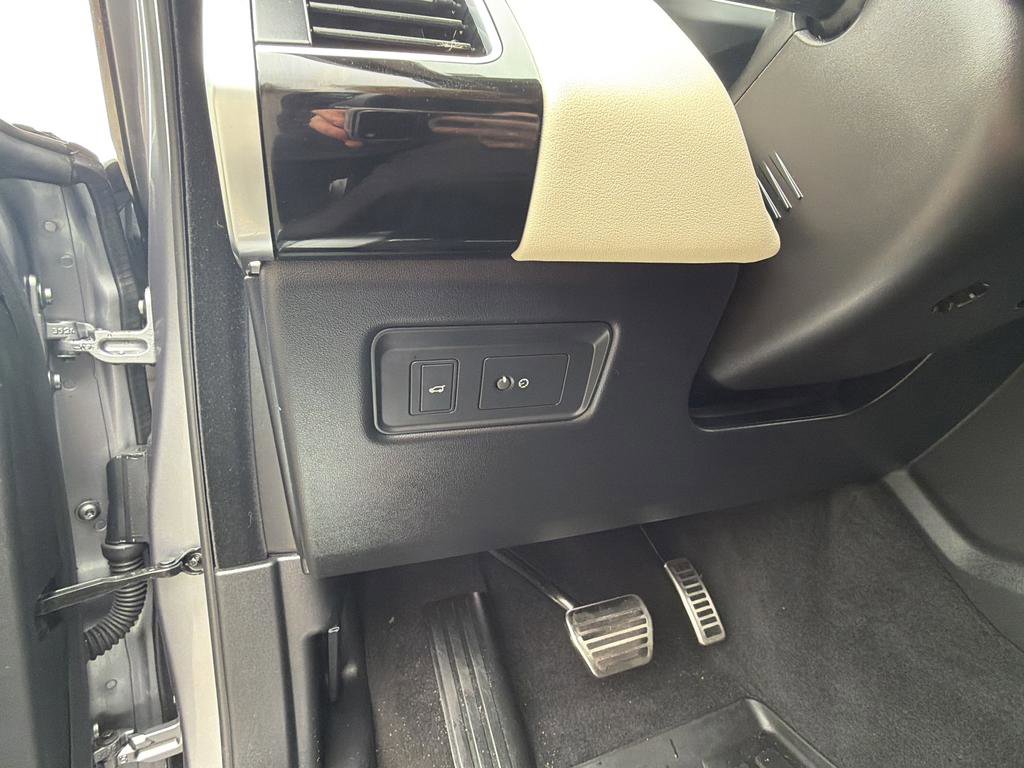 Used 2021 Land Rover Range Rover Sport HSE Silver Edition image 24