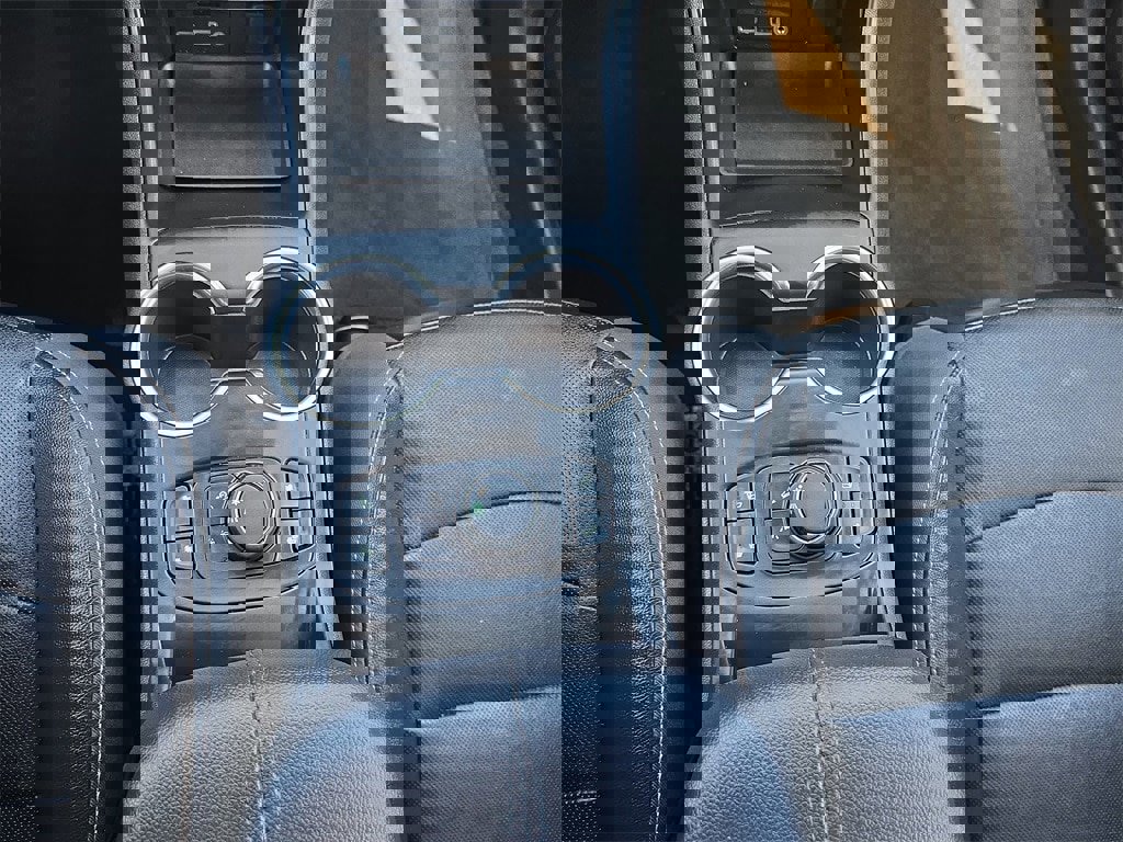 Used 2020 GMC Terrain SLT image 24