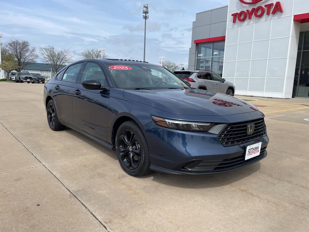 Used 2025 Honda Accord SE image 1