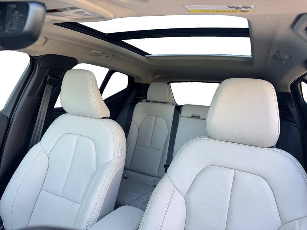 Certified 2023 Volvo XC40 B5 Plus w/ Protection Package Premier AWD/4WD image 23