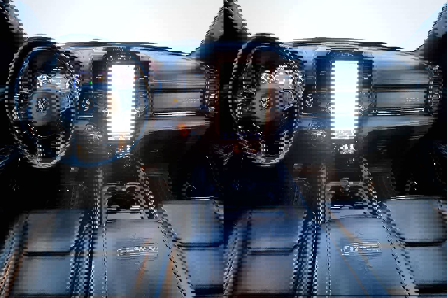 Used 2022 RAM 1500 Limited w/ Body-Colour Bumper Group image 10