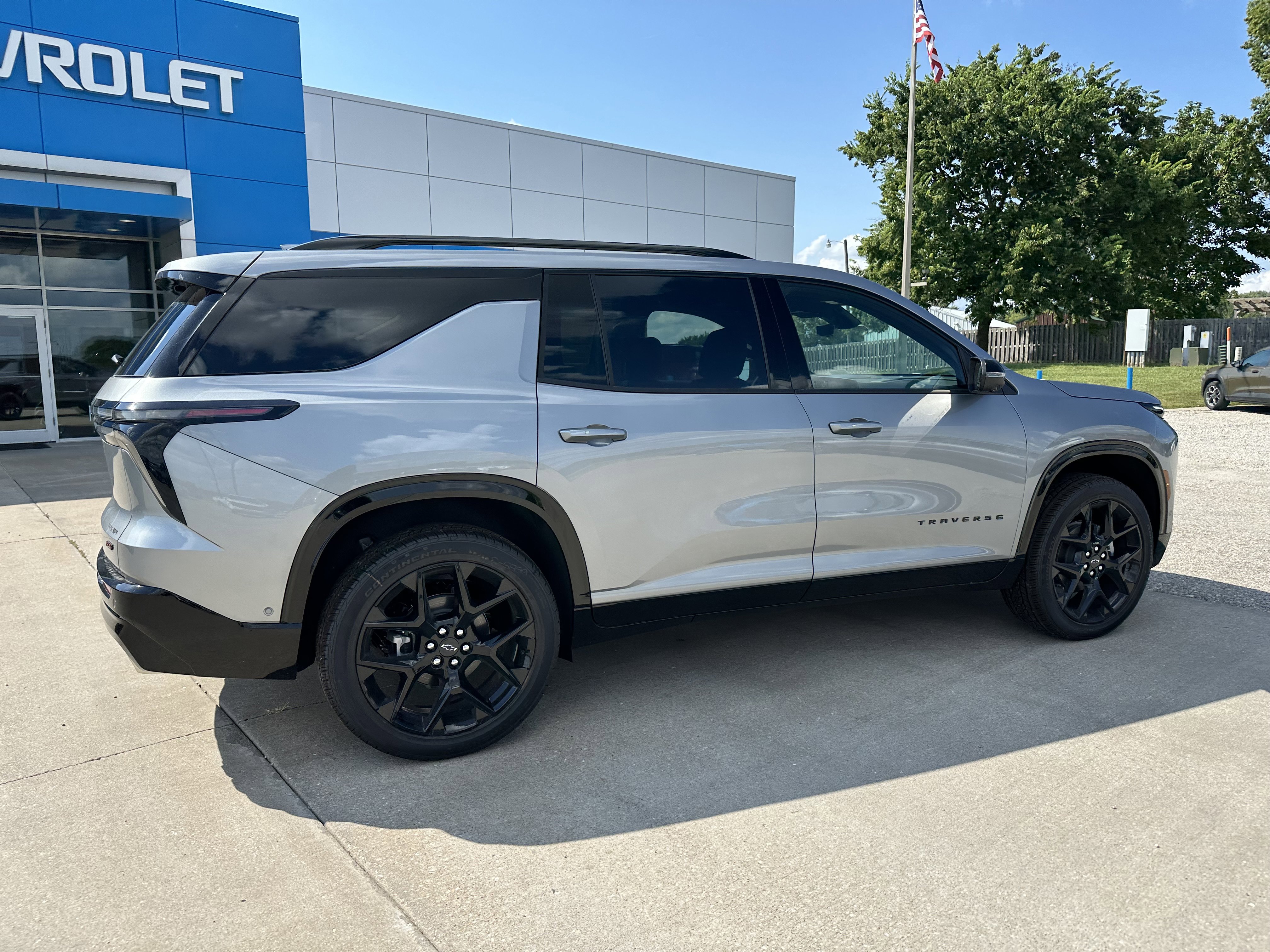 New 2025 Chevrolet Traverse RS w/ LPO, Floor Liner Package image 3