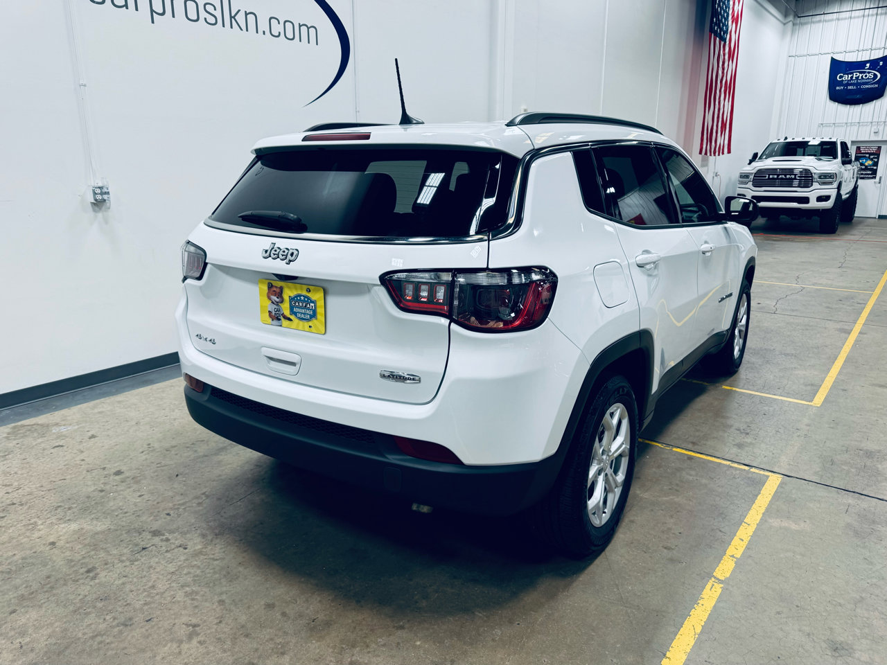 Used 2024 Jeep Compass Latitude image 7