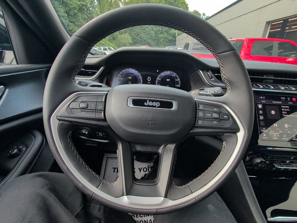 Used 2023 Jeep Grand Cherokee L Laredo AWD/4WD image 22
