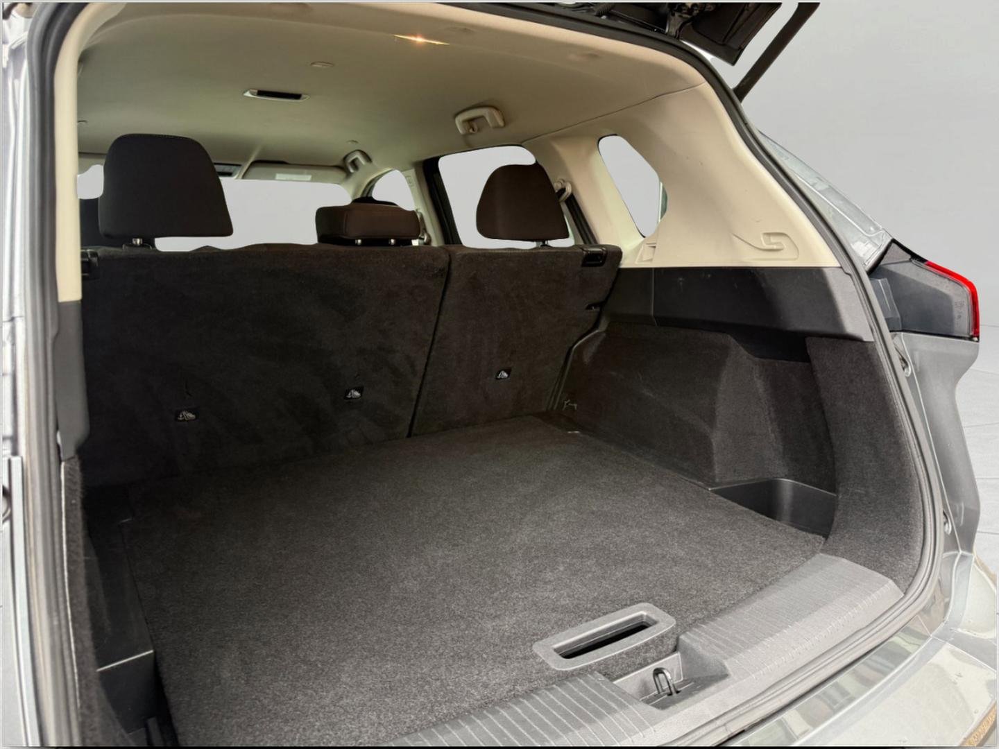 Used 2024 Nissan Rogue SV image 16