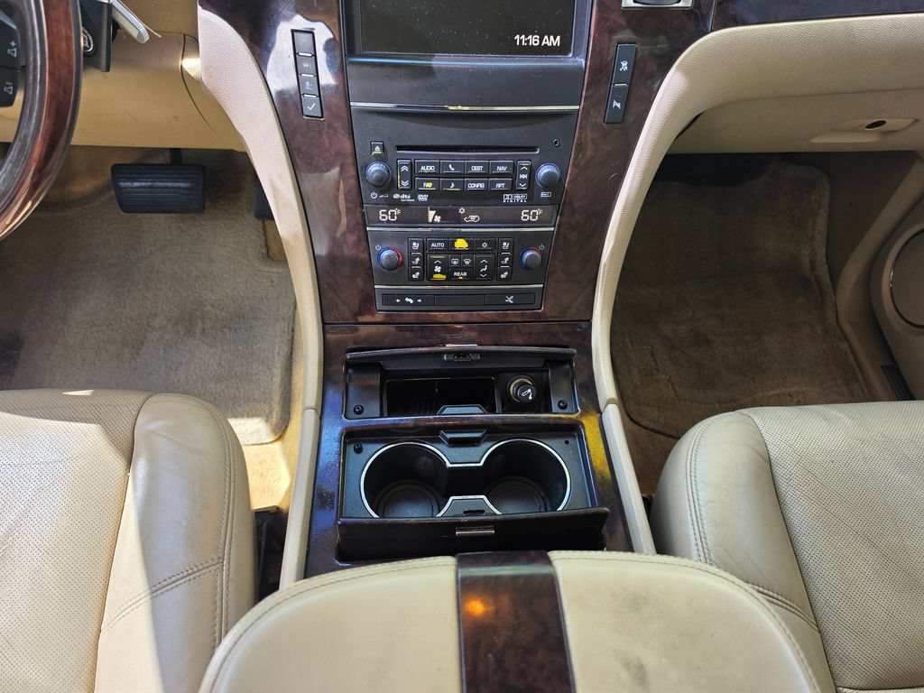 Used 2011 Cadillac Escalade ESV Premium RWD image 29