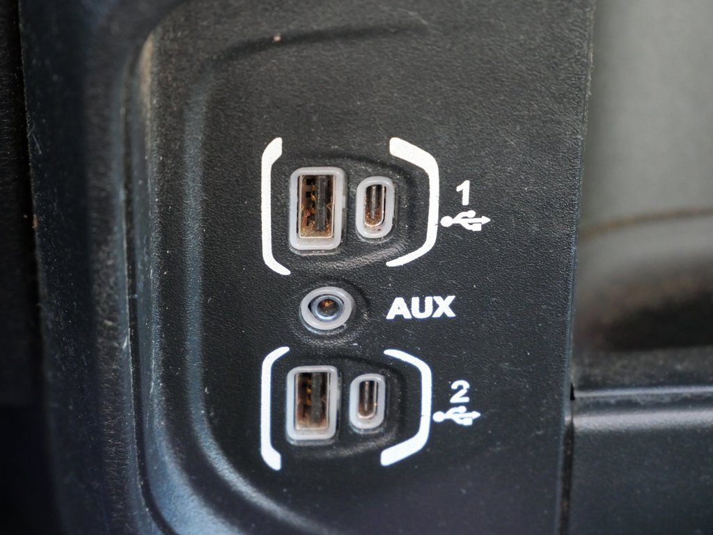 Used 2024 RAM 3500 Tradesman w/ Chrome Appearance Group image 25