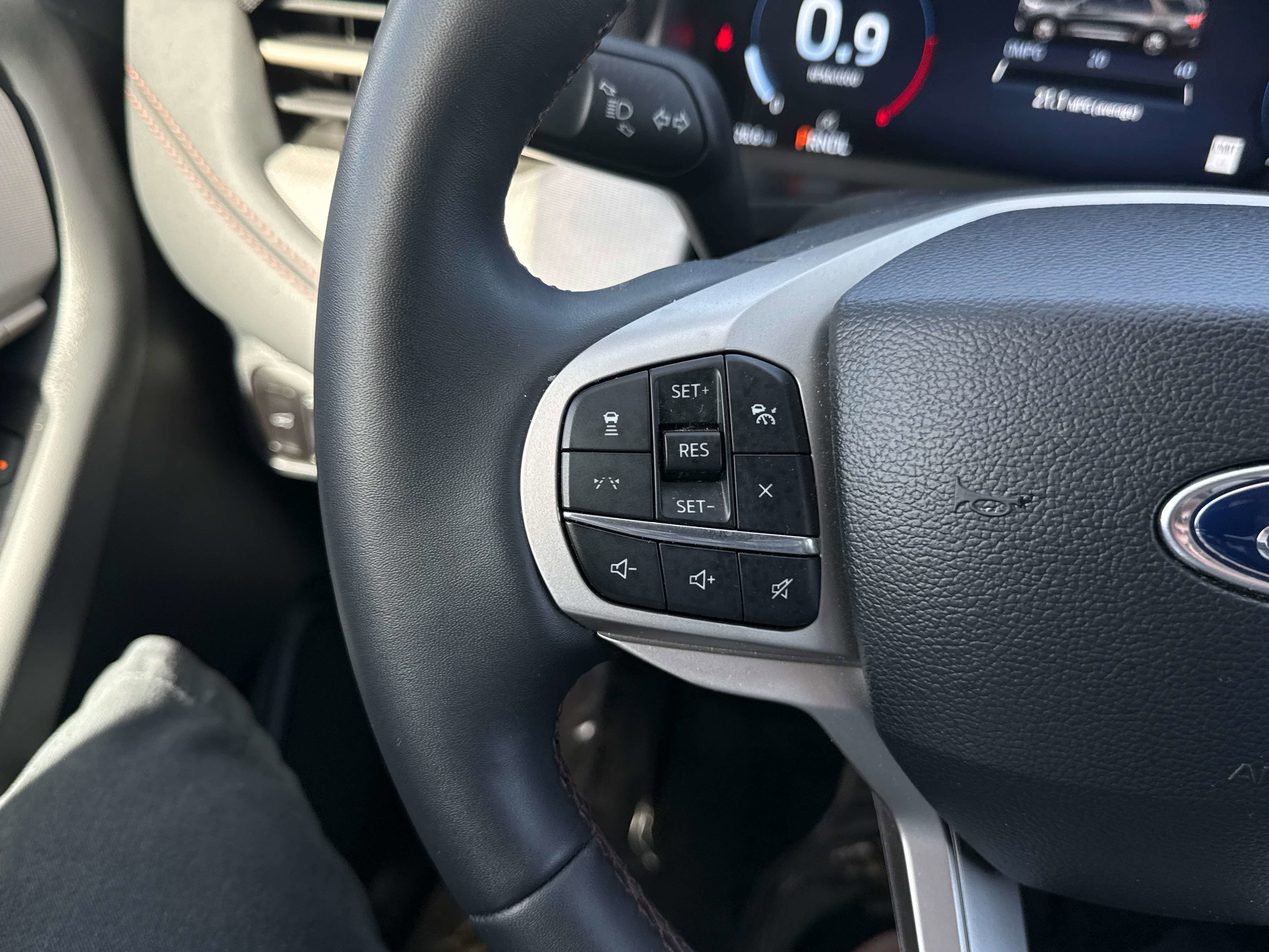 Used 2025 Ford Explorer Active image 25