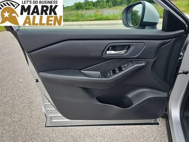 Used 2025 Nissan Rogue SV FWD image 21