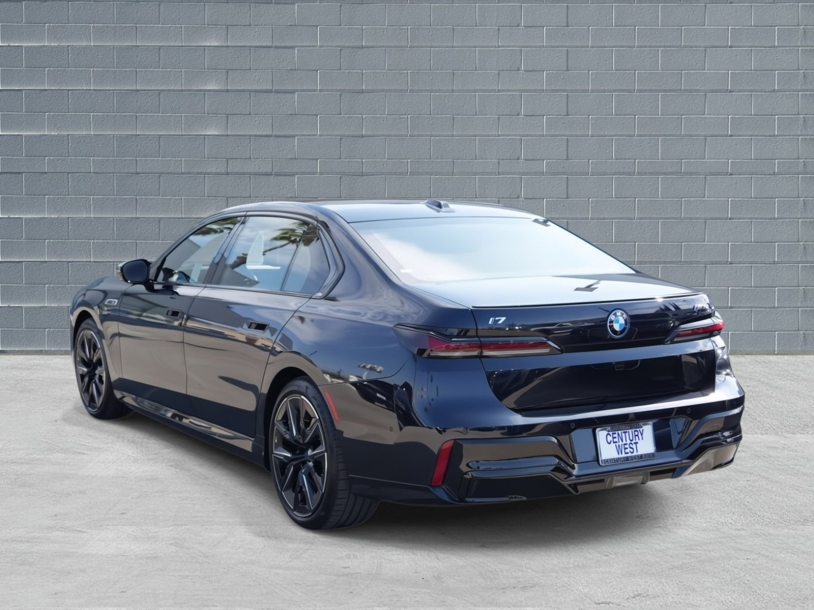 Used 2025 BMW i7 M70 image 2