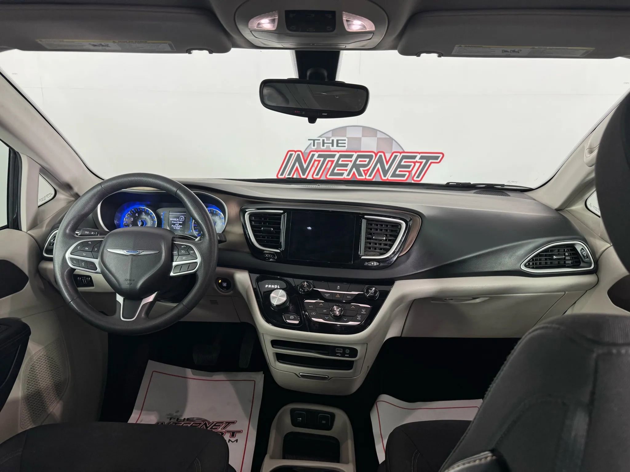 Used 2017 Chrysler Pacifica Touring w/ Tire & Wheel Group image 11