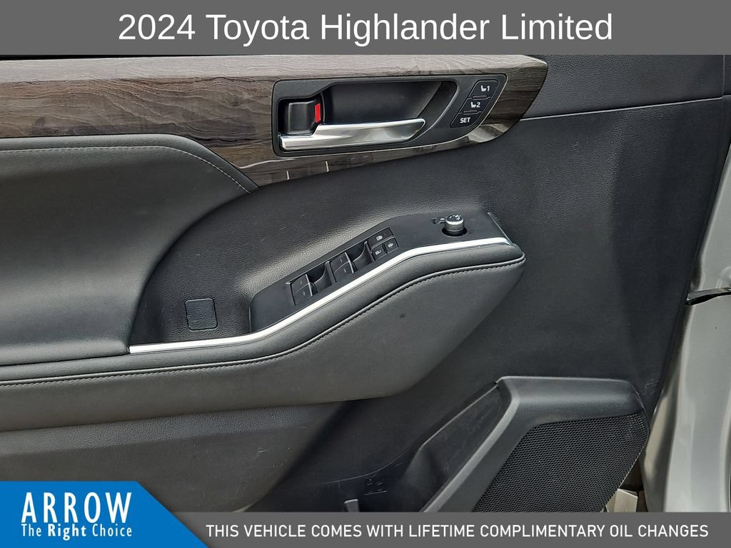 Used 2024 Toyota Highlander Limited FWD image 21