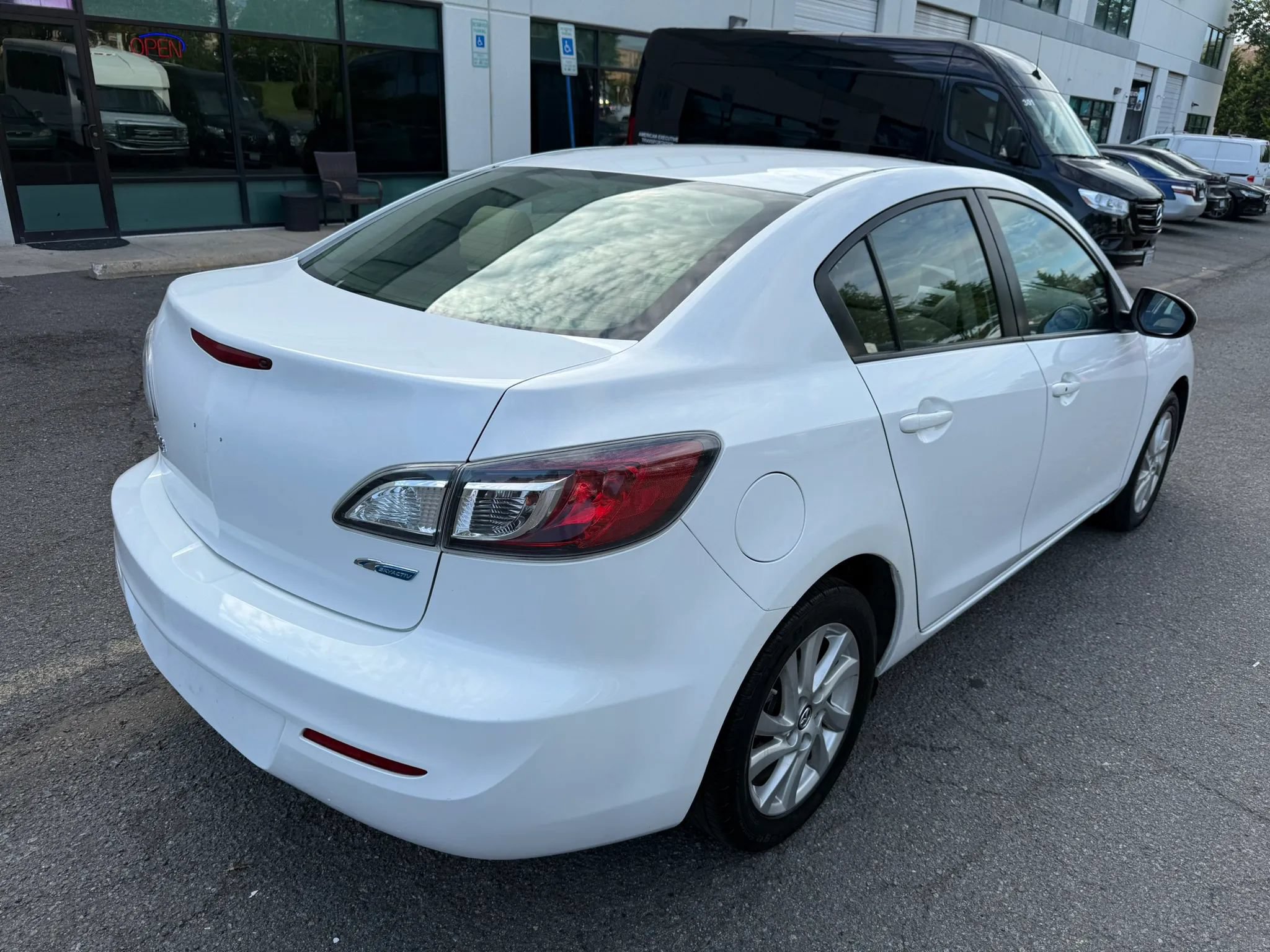 Used 2013 MAZDA MAZDA3 i Touring FWD image 4