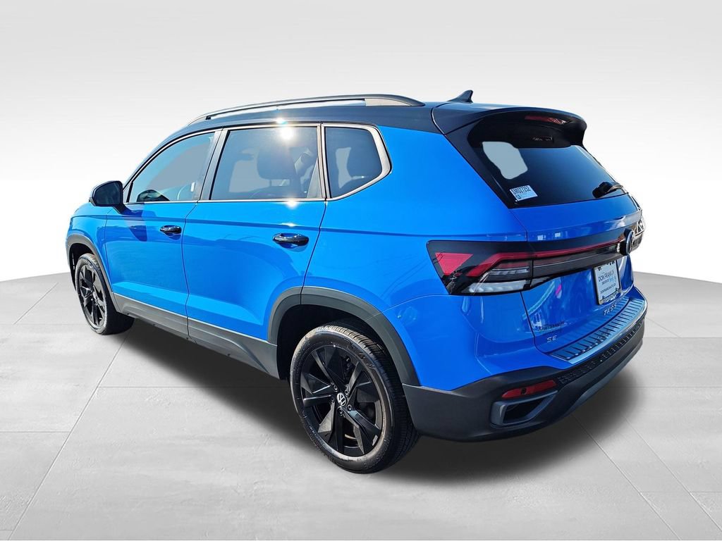 Used 2025 Volkswagen Taos SE FWD image 3