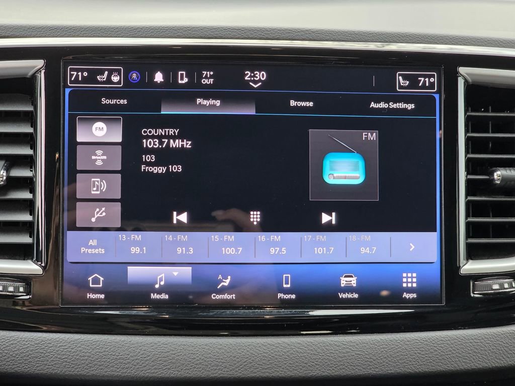 Used 2024 Chrysler Pacifica Touring-L image 21