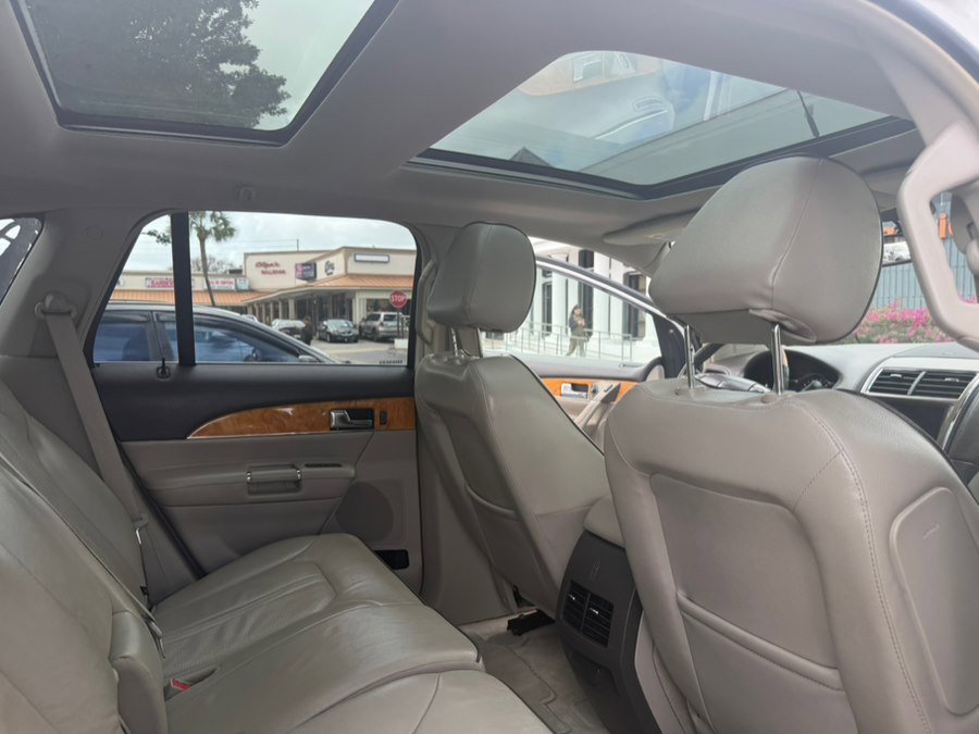 Used 2015 Lincoln MKX FWD w/ Equipment Group 102A image 25