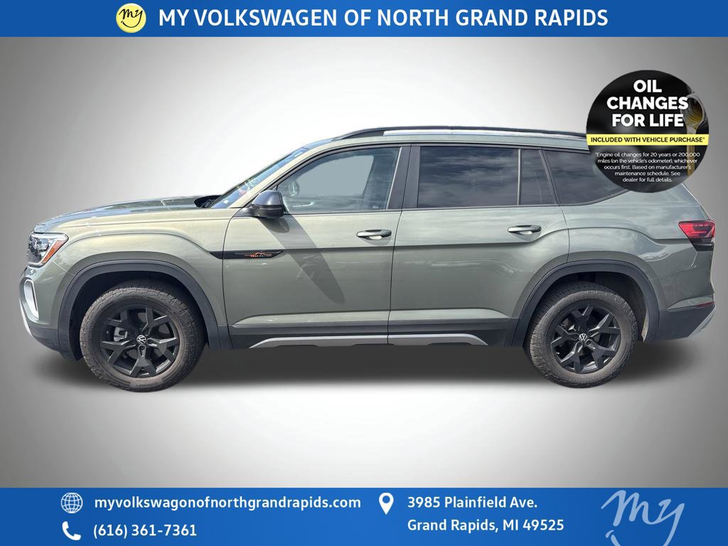 Used 2025 Volkswagen Atlas Peak Edition SE AWD/4WD image 5