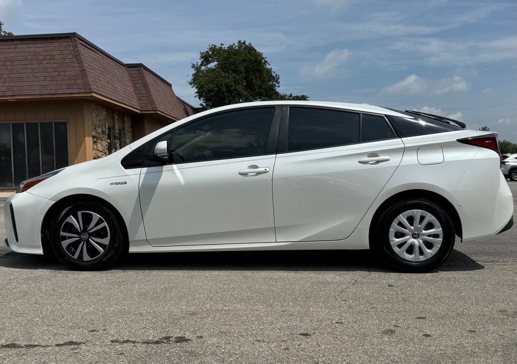 Used 2019 Toyota Prius LE FWD image 2