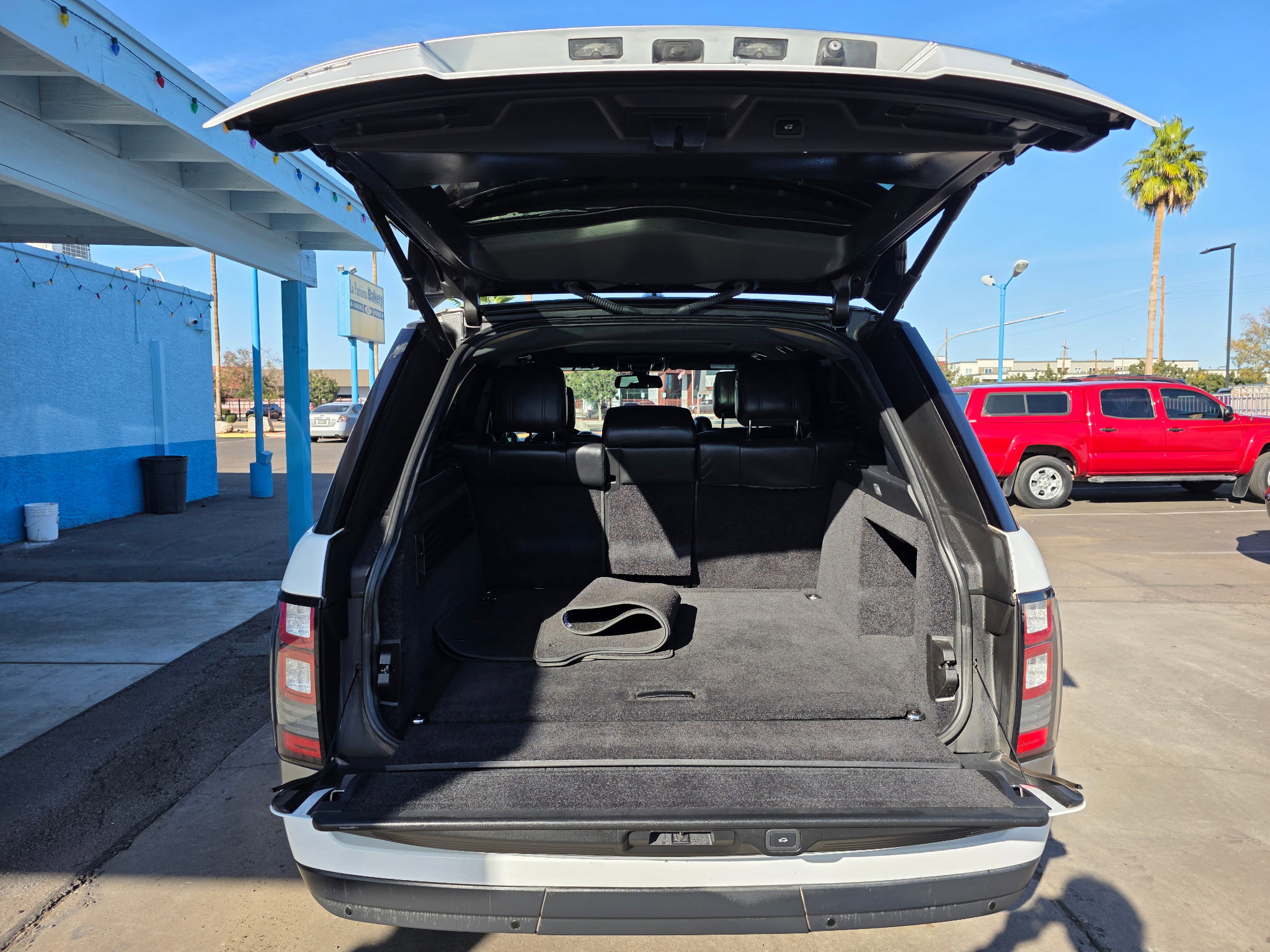 Used 2013 Land Rover Range Rover HSE image 5